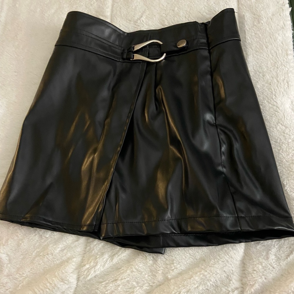 What are you waiting for…this top is a medium. Looks like it’s inside out